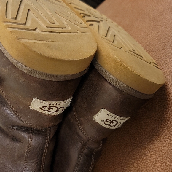 👢Authentic UGG Leather Boots - Picture 12 of 17